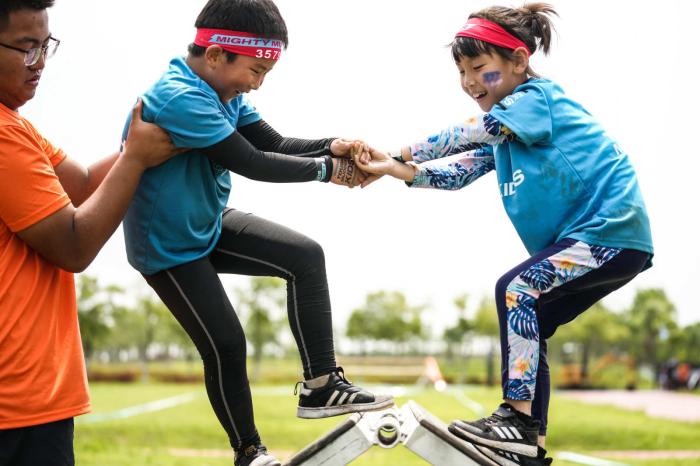 2023强悍泥人障碍挑战落地上海，运动达人携手挑