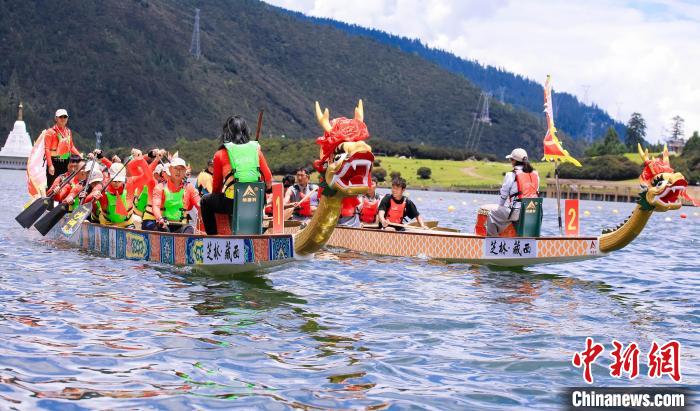 2025中尼高原龙舟友谊赛在林芝开幕展现高原水域