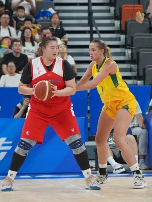 刘禹彤率中国队夺冠 女版奥尼尔成赛场焦点