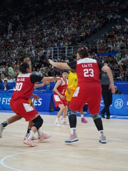 刘禹彤率中国队夺冠 女版奥尼尔成赛场焦点