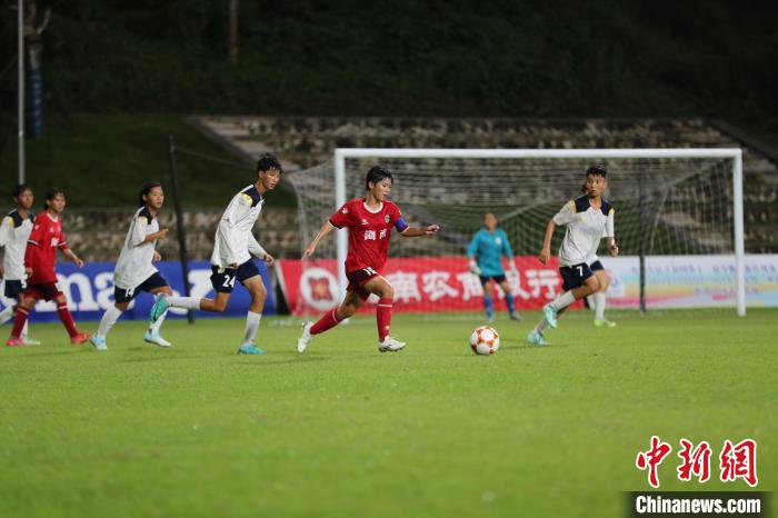 海南新疆青少年女足友谊赛打响山海之约