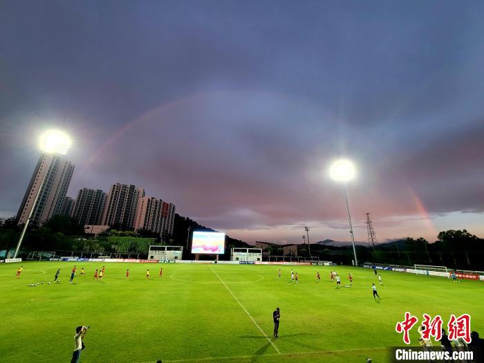 海南新疆青少年女足友谊赛打响山海之约