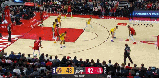 火箭篮板统治力成关键转折点 湖人补扣难挽败局