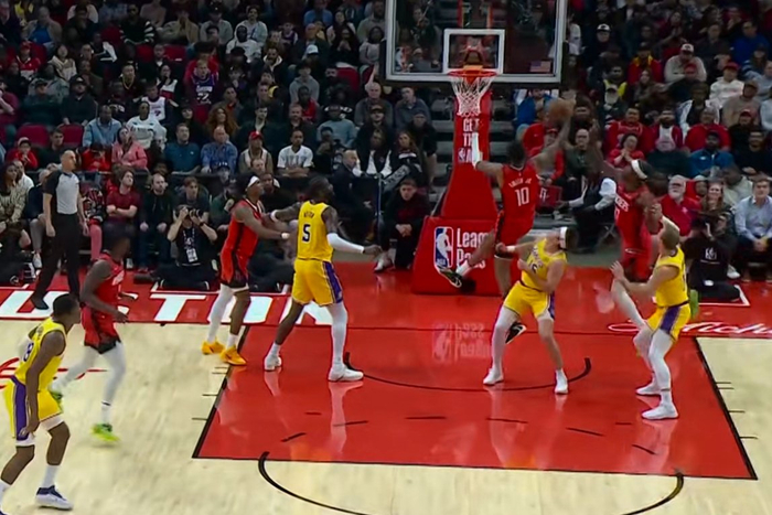 火箭篮板统治力成关键转折点 湖人补扣难挽败局