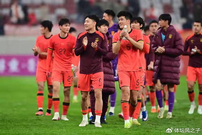 U23国足遭朝鲜队狂轰滥炸，黄健翔怒斥防守战术