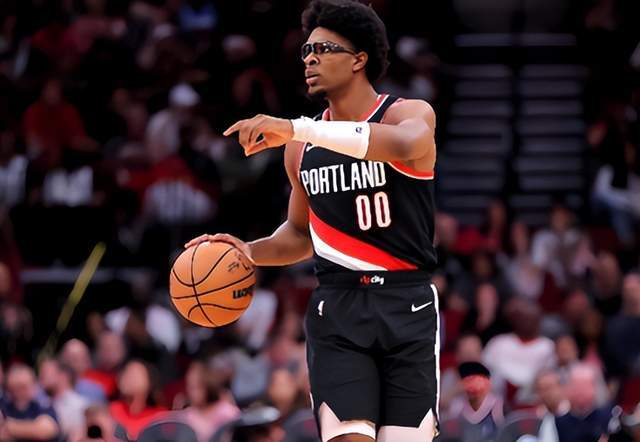 季后赛逆袭潮：五位常规赛隐身球员成关键战力